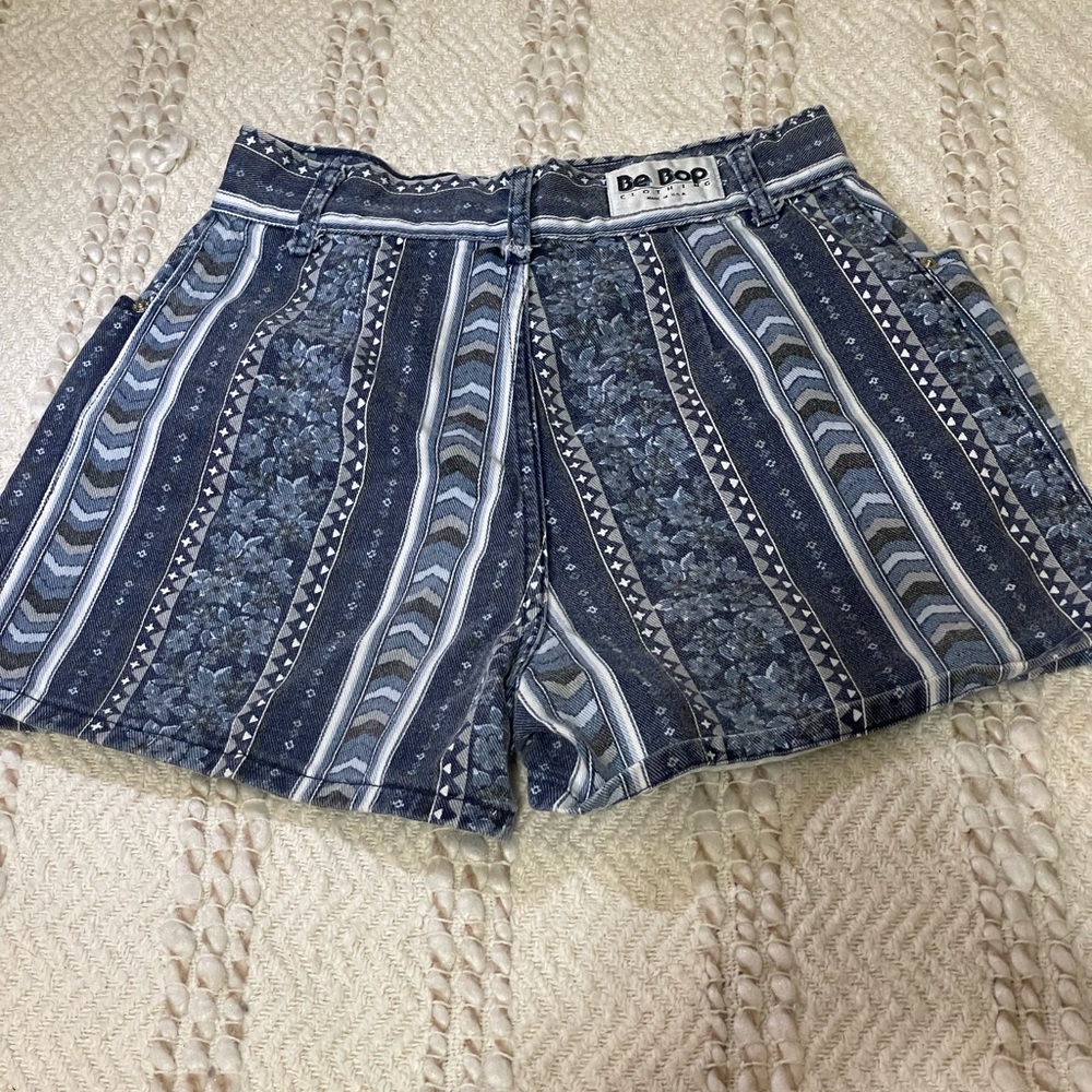 Vintage Shorts - Picture 2 of 2